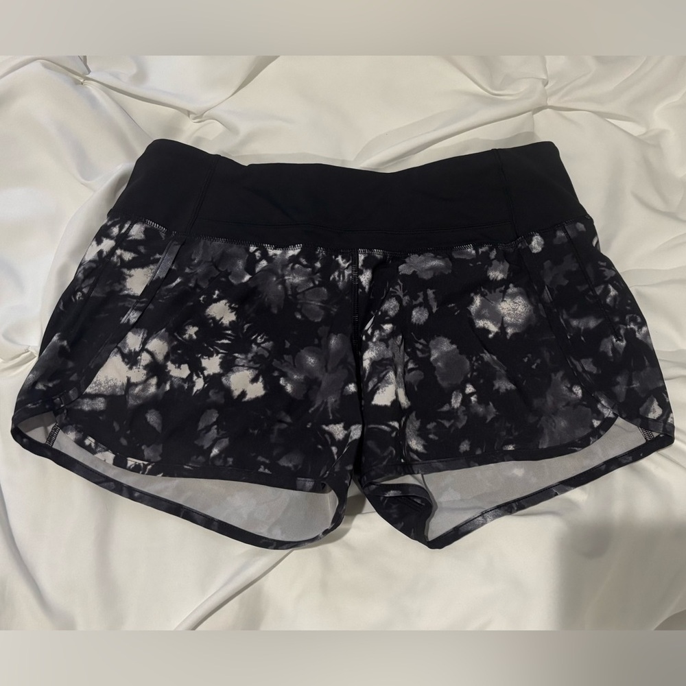 Lululemon speed up shorts. Size 6. 4”.